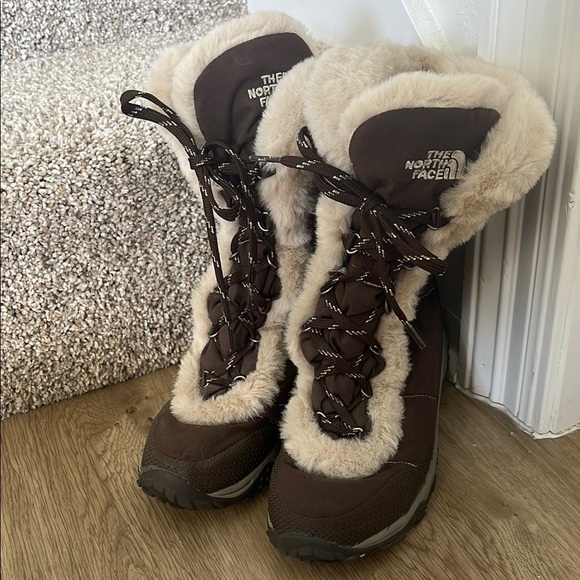The North Face Nuptse Fur IV Winter Boots - Women’s Size 7 - Picture 2 of 7